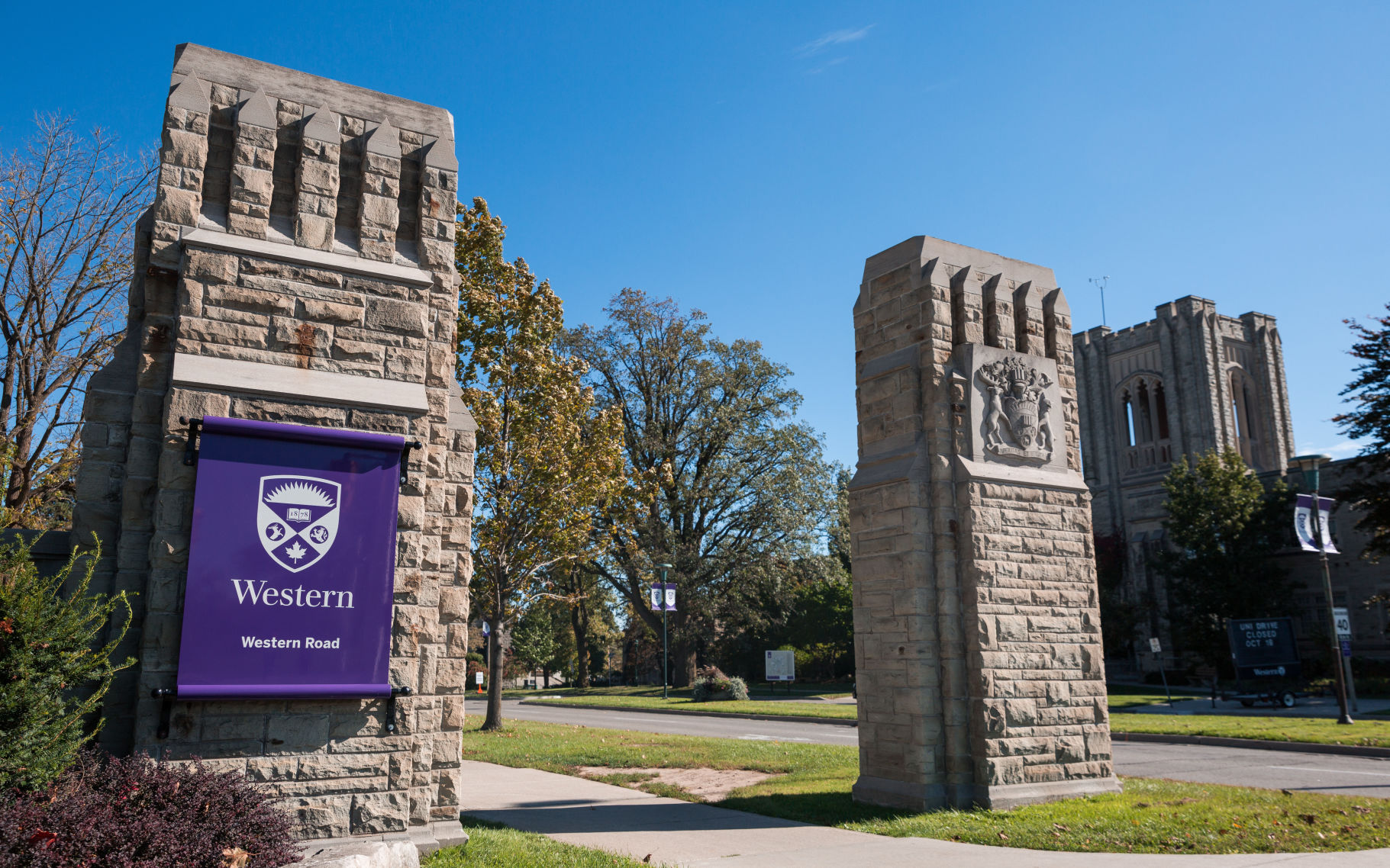 Alumni Circle front gates (Photo)